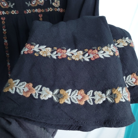 AMERICAN EAGLE WOMEN'S Floral Embroidered Bell Sleeve Boho Top MEDIUM - Picture 15 of 16